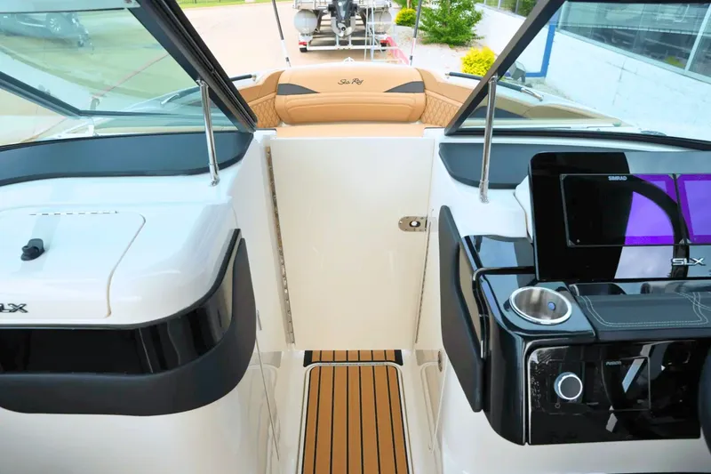 Slide: The Image of Sea Ray SLX 260 Surf 2026 - 25