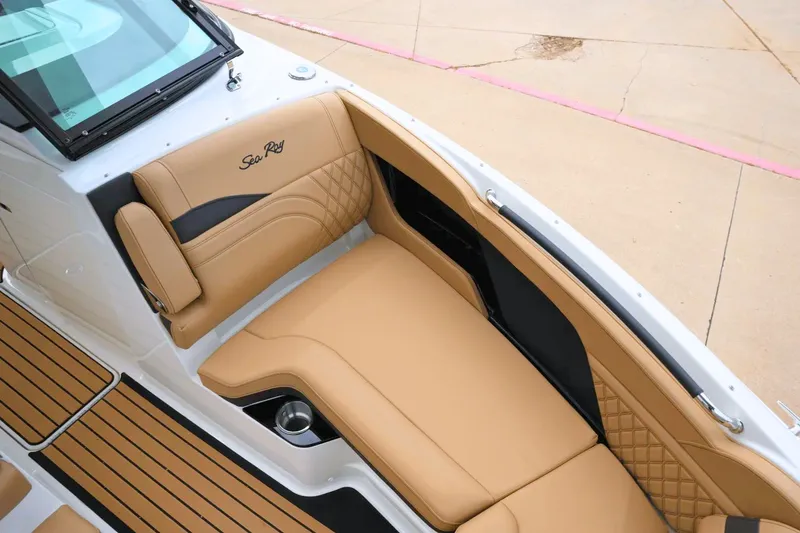 Slide: The Image of Sea Ray SLX 260 Surf 2026 - 30
