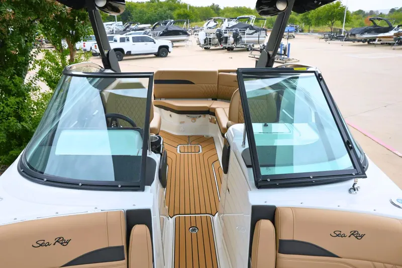 Slide: The Image of Sea Ray SLX 260 Surf 2026 - 31