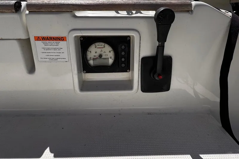 Slide: The Image of Control panel of a 2014 Beneteau FIRST 25 S sailboat with warning label. - 15