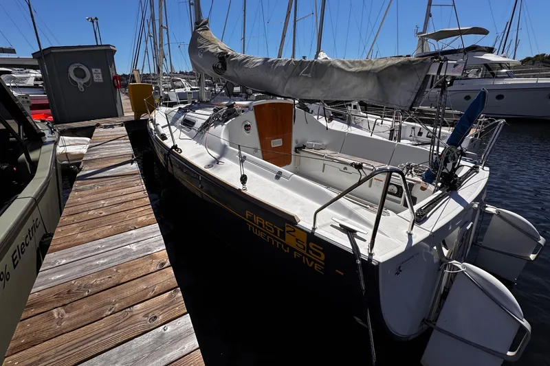 Slide: The Image of 2014 Beneteau FIRST 25 S sailboat docked at marina, side view. - 22