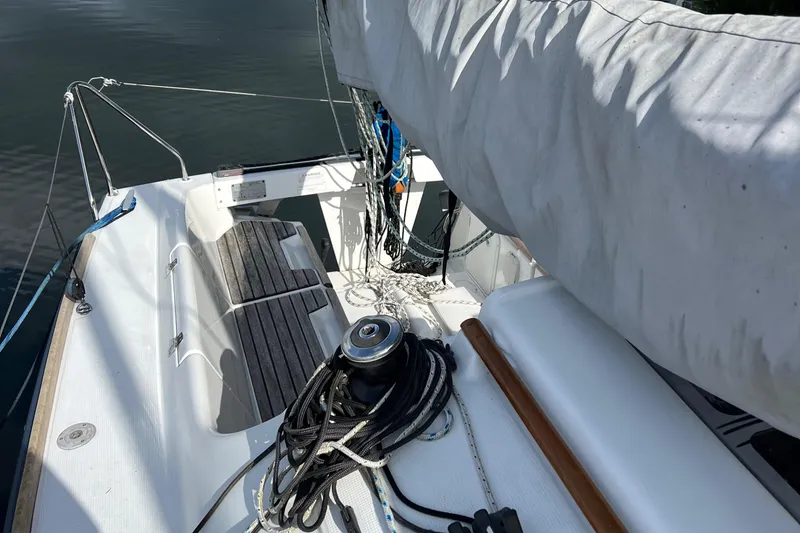 Slide: The Image of 2014 Beneteau FIRST 25 S sailboat deck with ropes and winch. - 7