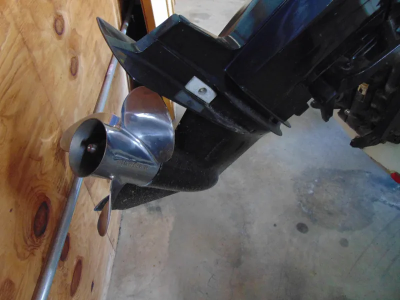 Slide: The Image of Propeller of a 1999 Maxum 1800 XR boat in a garage. - 8