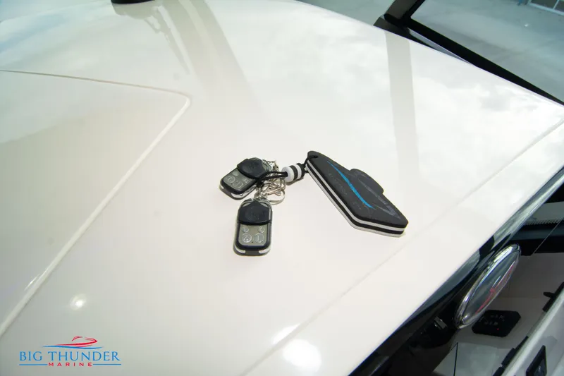 Slide: The Image of Scout 350 LXZ 2022 - 57