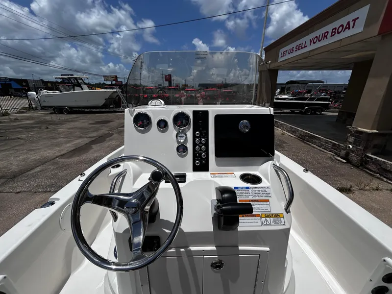 Slide: The Image of NauticStar 195XTS 2023 - 15