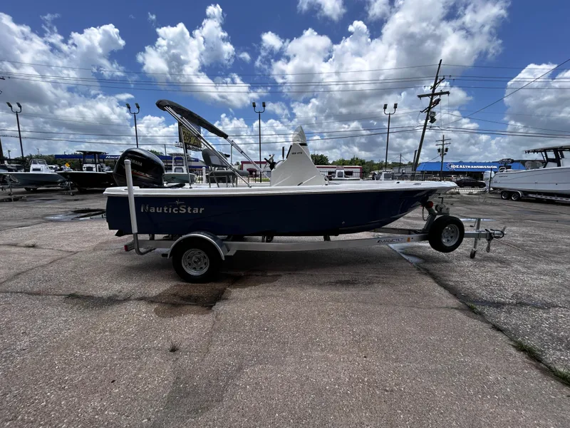 Slide: The Image of NauticStar 195XTS 2023 - 7