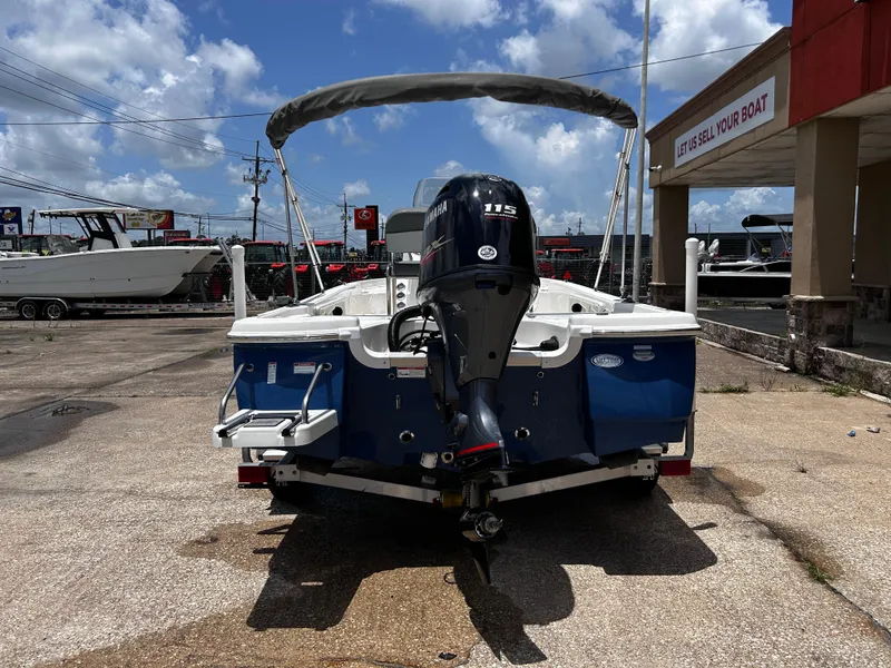 Slide: The Image of NauticStar 195XTS 2023 - 9