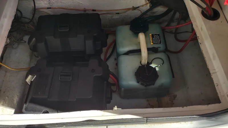 Slide: The Image of Battery and fuel tank compartment of a 2001 Robalo 2020 Center Console boat. - 10