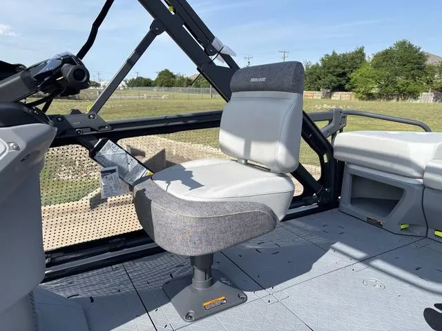 Slide: The Image of Sea-Doo Switch Sport 21 2025 - 10