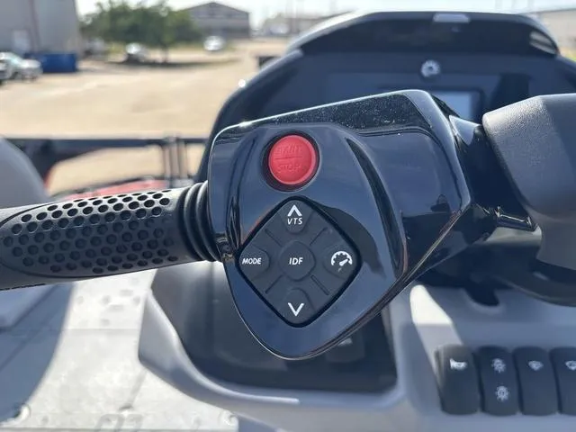 Slide: The Image of Sea-Doo Switch Sport 21 2025 - 12