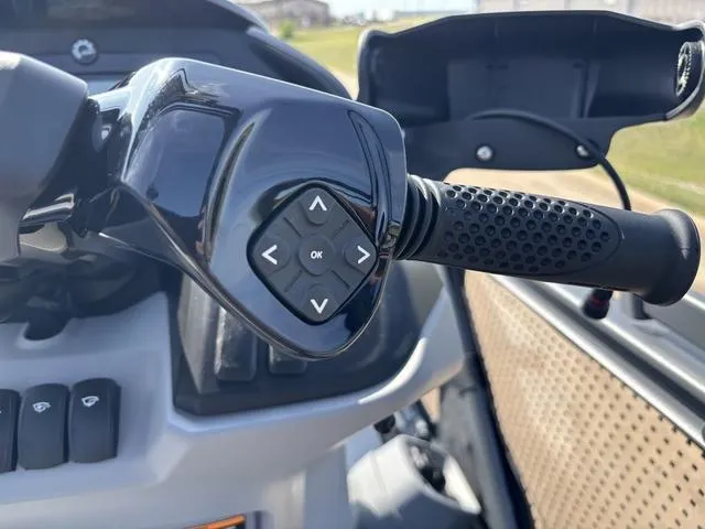 Slide: The Image of Sea-Doo Switch Sport 21 2025 - 13