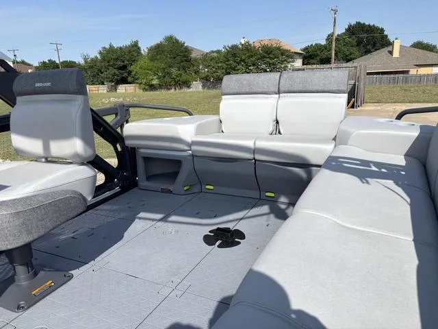 Slide: The Image of Sea-Doo Switch Sport 21 2025 - 9