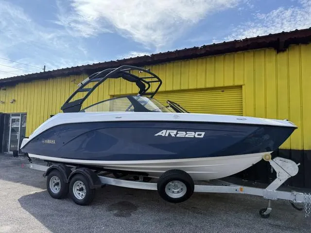 Slide: The Image of Yamaha AR220 2025 - 3