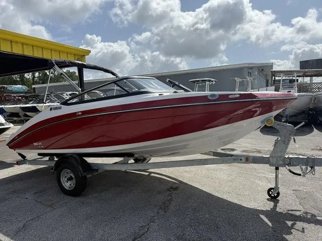 Slide: The Image of Yamaha SX195 2025 - 3