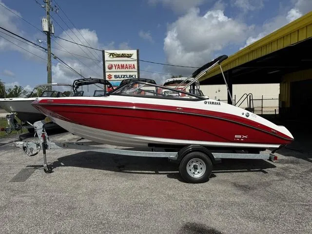 Slide: The Image of Yamaha SX195 2025 - 8