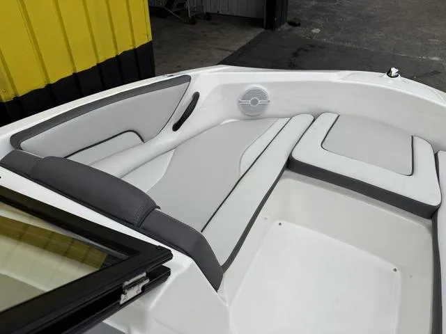 Slide: The Image of Yamaha AR190 2025 - 23