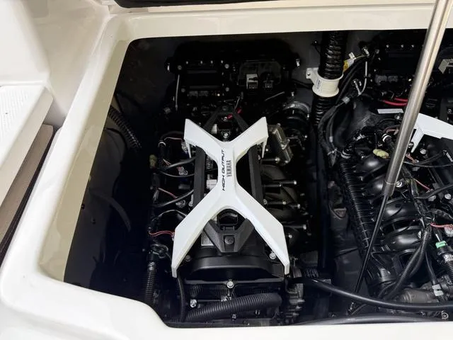 Slide: The Image of Yamaha 222 FSH Sport 2025 - 30