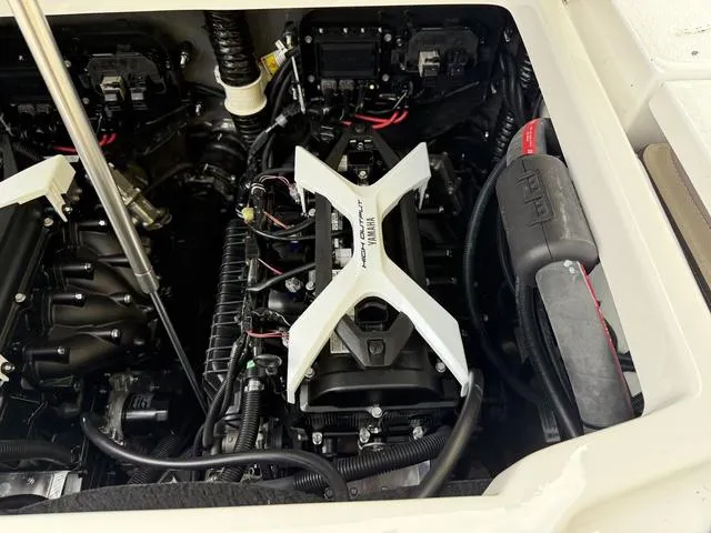 Slide: The Image of Yamaha 222 FSH Sport 2025 - 31