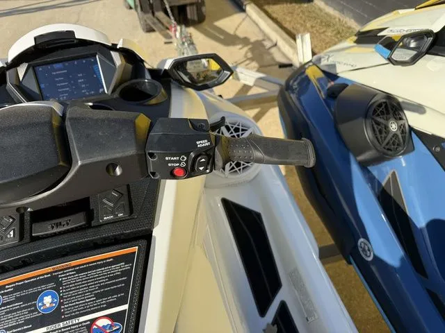 Slide: The Image of Yamaha FX Cruiser SVHO 2025 - 11