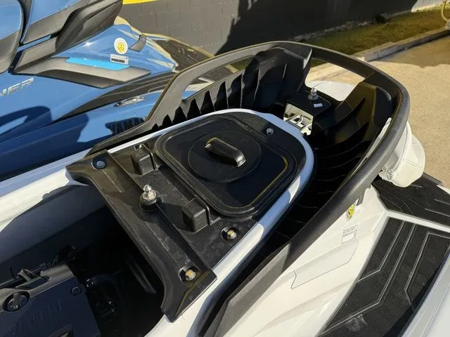 Slide: The Image of Yamaha FX Cruiser SVHO 2025 - 13