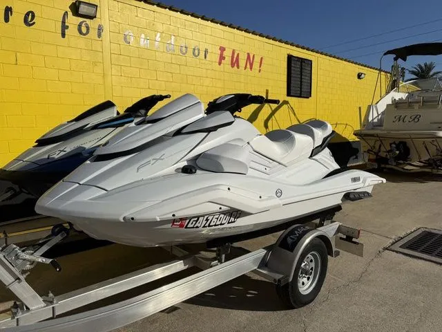 Slide: The Image of Yamaha FX Cruiser SVHO 2025 - 3