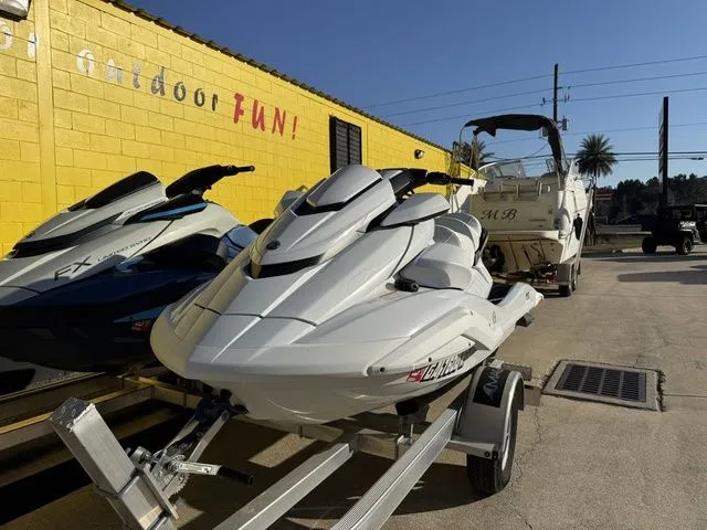 Slide: The Image of Yamaha FX Cruiser SVHO 2025 - 4