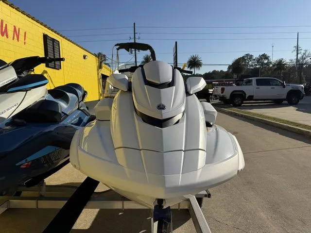 Slide: The Image of Yamaha FX Cruiser SVHO 2025 - 5