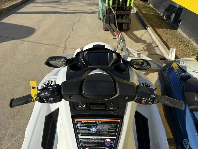 Slide: The Image of Yamaha FX Cruiser SVHO 2025 - 8