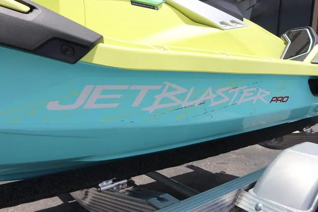 Slide: The Image of Yamaha JETBLASTER PRO 3-LUNAR YELLOW/MINT 2025 - 11