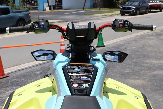 Slide: The Image of Yamaha JETBLASTER PRO 3-LUNAR YELLOW/MINT 2025 - 14