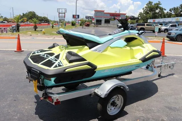 Slide: The Image of Yamaha JETBLASTER PRO 3-LUNAR YELLOW/MINT 2025 - 7