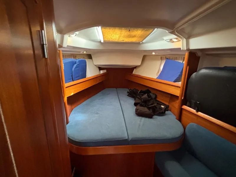 Slide: The Image of Cabin interior of 2001 Jeanneau Sun Odyssey 43 DS sailboat with blue cushions. - 44