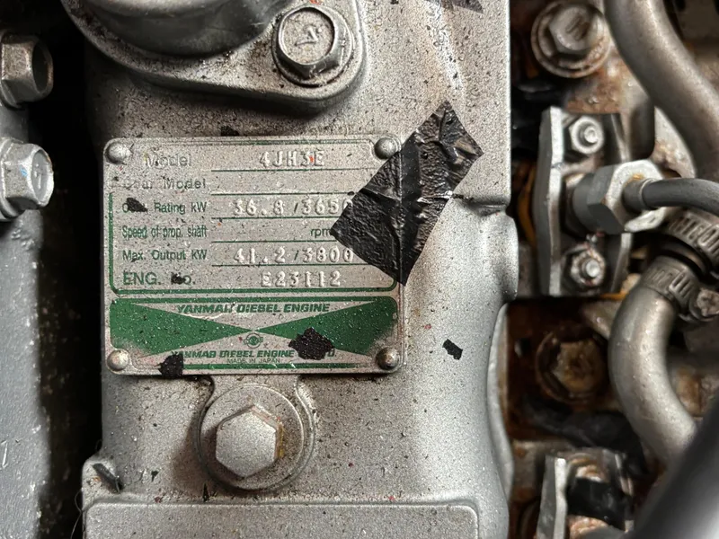 Slide: The Image of Engine plate of a 2001 Jeanneau Sun Odyssey 43 DS, displaying specifications and model details. - 49