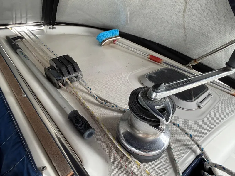 Slide: The Image of Deck of 2001 Jeanneau Sun Odyssey 43 DS with winch and ropes. - 8