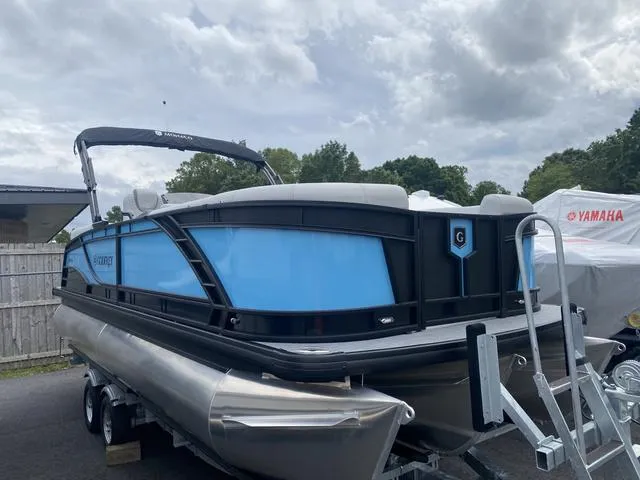 The Image of Godfrey Monaco Split Bench 235 SB 2025 - 1