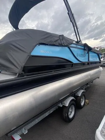 Slide: The Image of Godfrey Monaco Split Bench 235 SB 2025 - 15