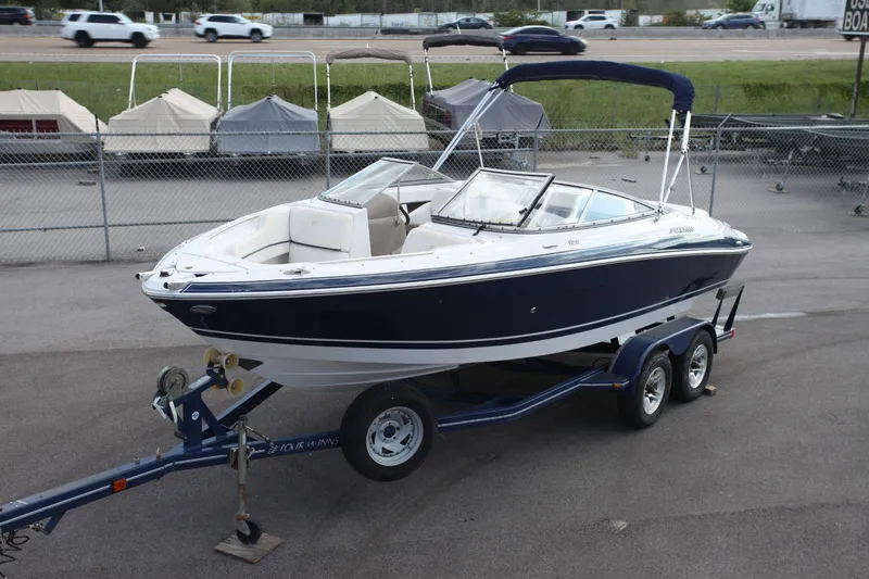 Slide: The Image of Four Winns H210 2008 - 1