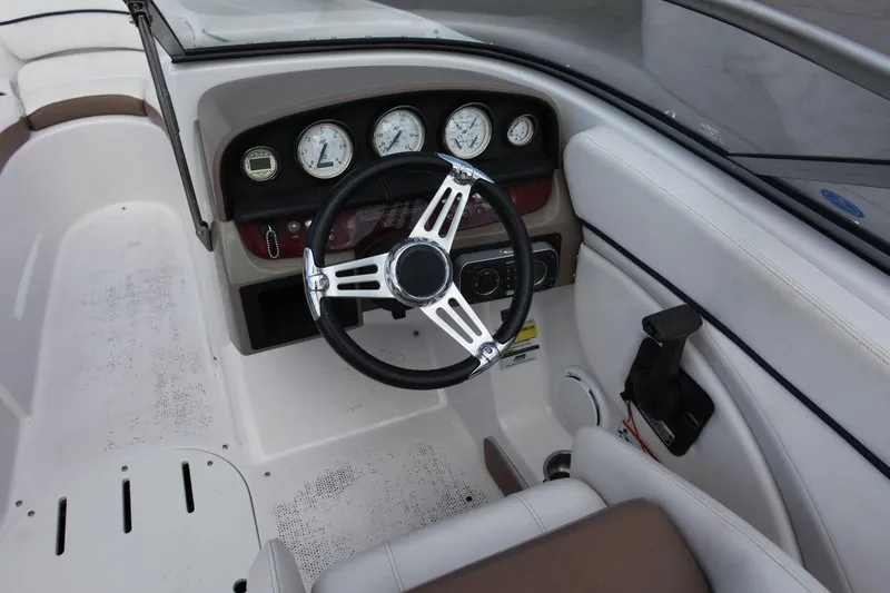 Slide: The Image of Four Winns H210 2008 - 5