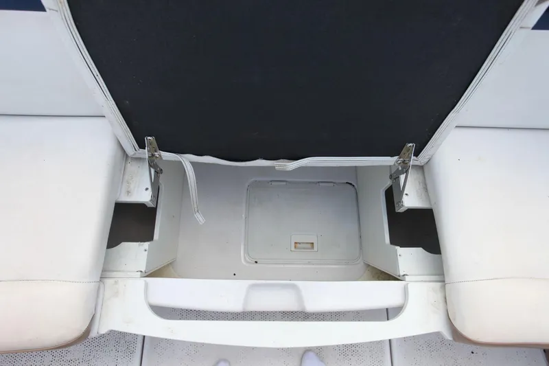 Slide: The Image of Four Winns H210 2008 - 9