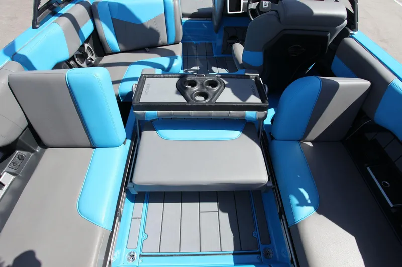 Slide: The Image of Malibu Wakesetter 23 MXZ 2021 - 10