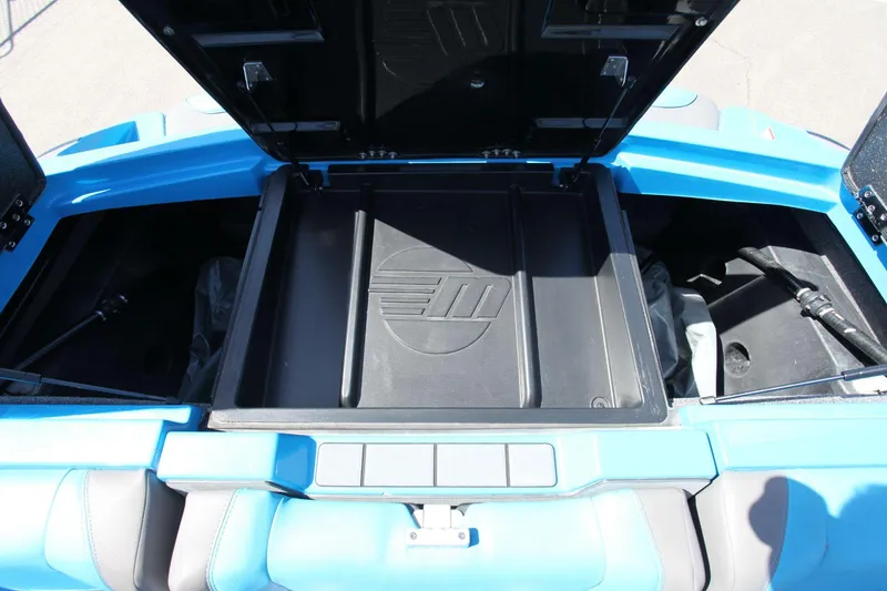 Slide: The Image of Malibu Wakesetter 23 MXZ 2021 - 15