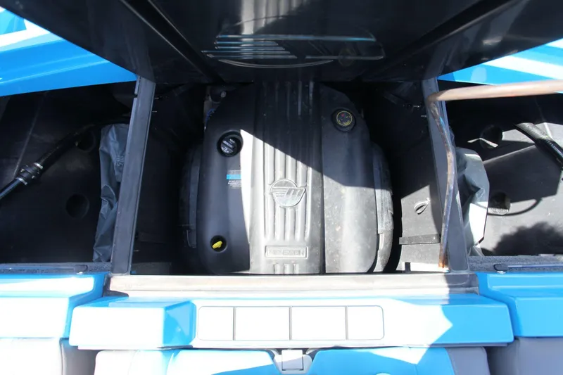 Slide: The Image of Malibu Wakesetter 23 MXZ 2021 - 16