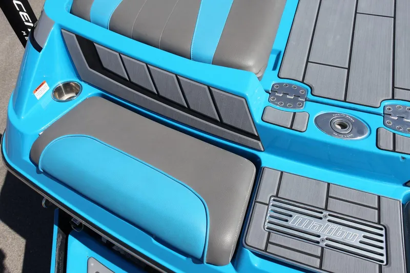 Slide: The Image of Malibu Wakesetter 23 MXZ 2021 - 17