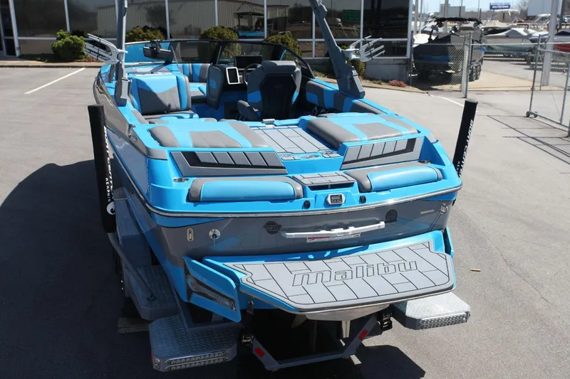 Slide: The Image of Malibu Wakesetter 23 MXZ 2021 - 18