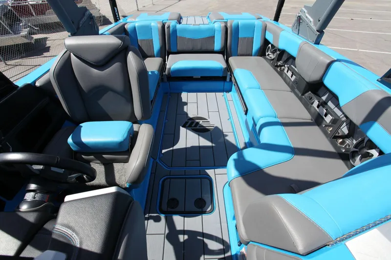 Slide: The Image of Malibu Wakesetter 23 MXZ 2021 - 4