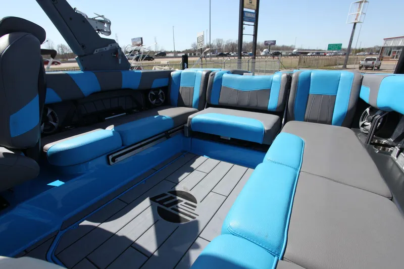 Slide: The Image of Malibu Wakesetter 23 MXZ 2021 - 6