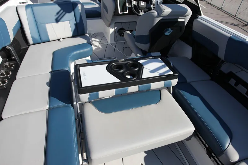 Slide: The Image of Malibu Wakesetter 23 LSV 2022 - 12