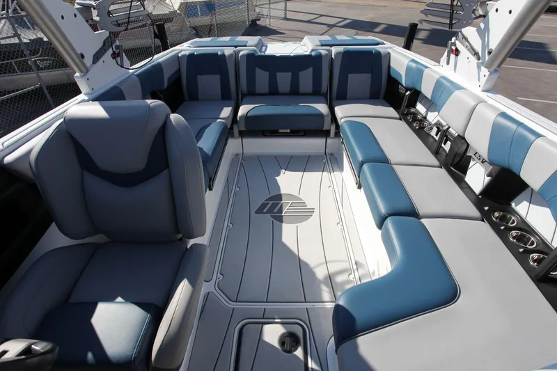 Slide: The Image of Malibu Wakesetter 23 LSV 2022 - 6