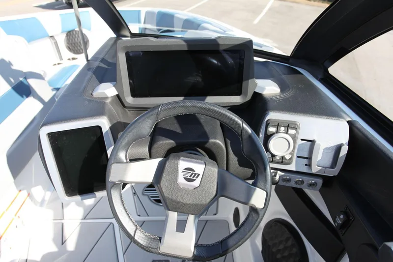 Slide: The Image of Malibu Wakesetter 23 LSV 2022 - 7