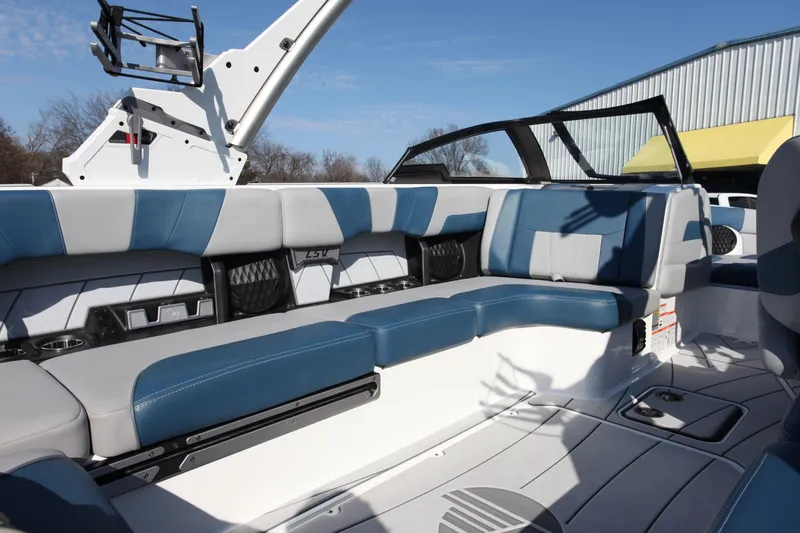 Slide: The Image of Malibu Wakesetter 23 LSV 2022 - 9